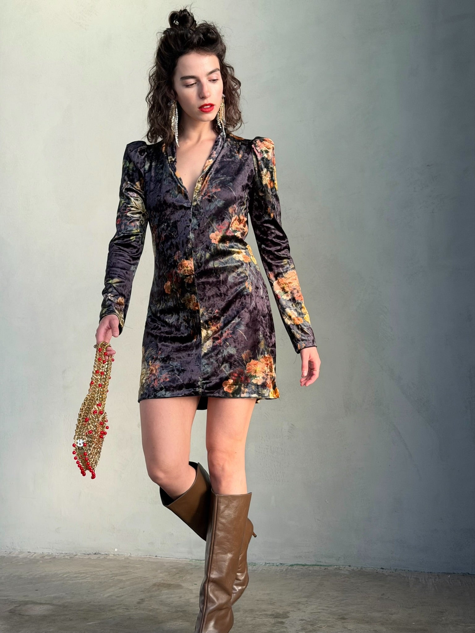 שמלת ברלין - שחור פרחים ויקטוריאני