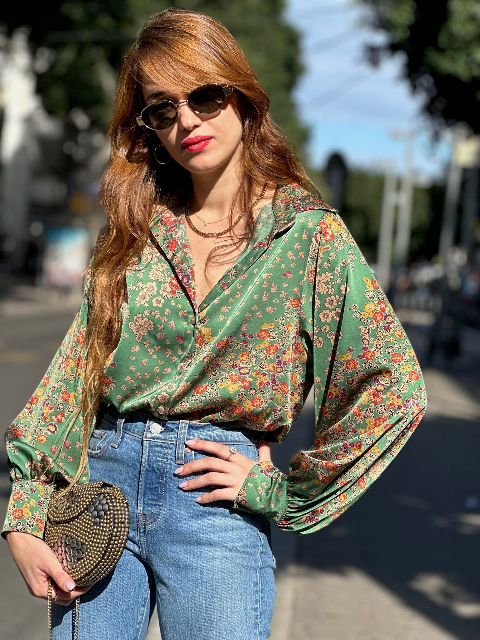 חולצת פריסיליה - ירוק דשא פרחוני