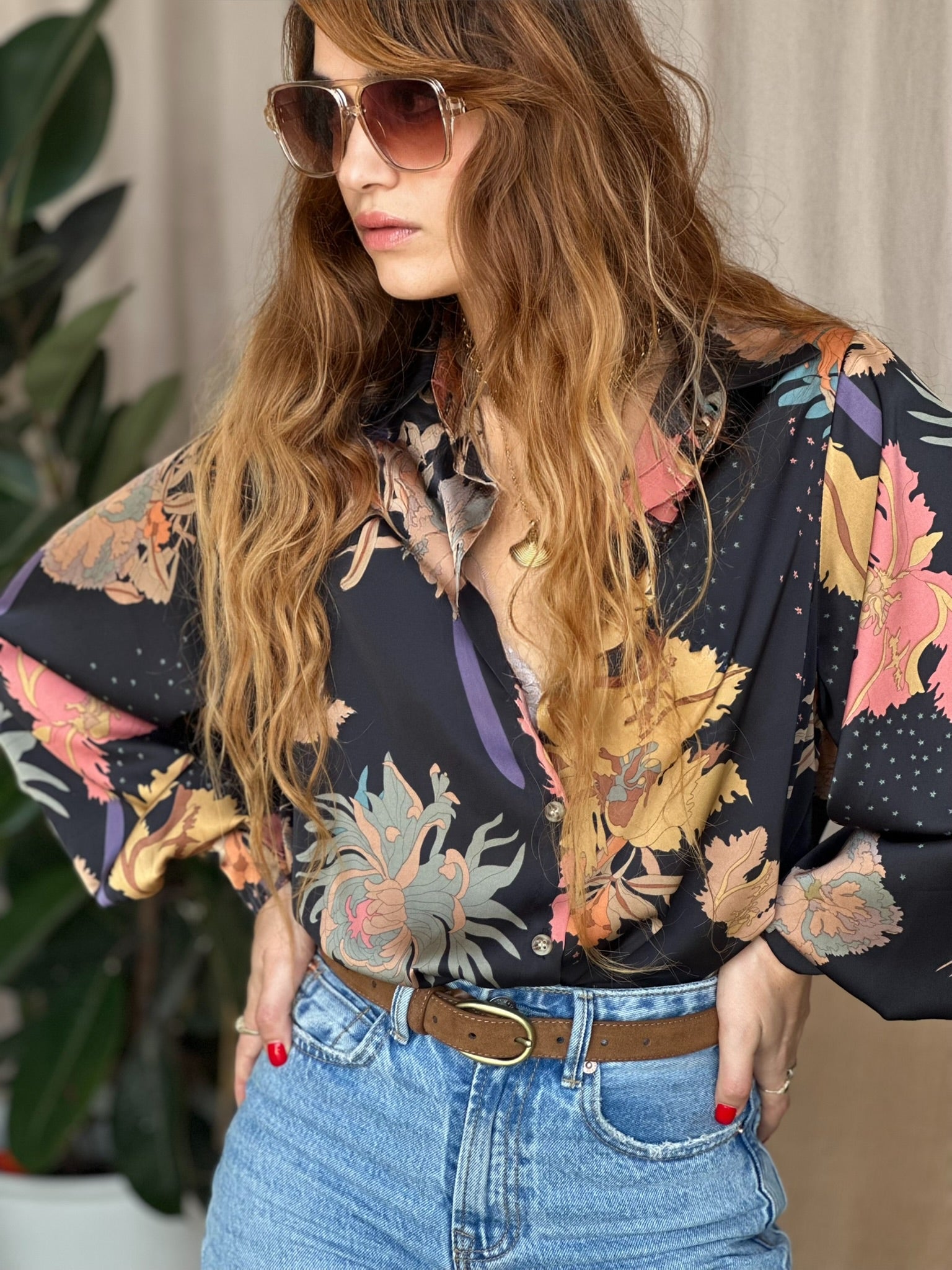 חולצת פריסיליה - שחור גלקטי