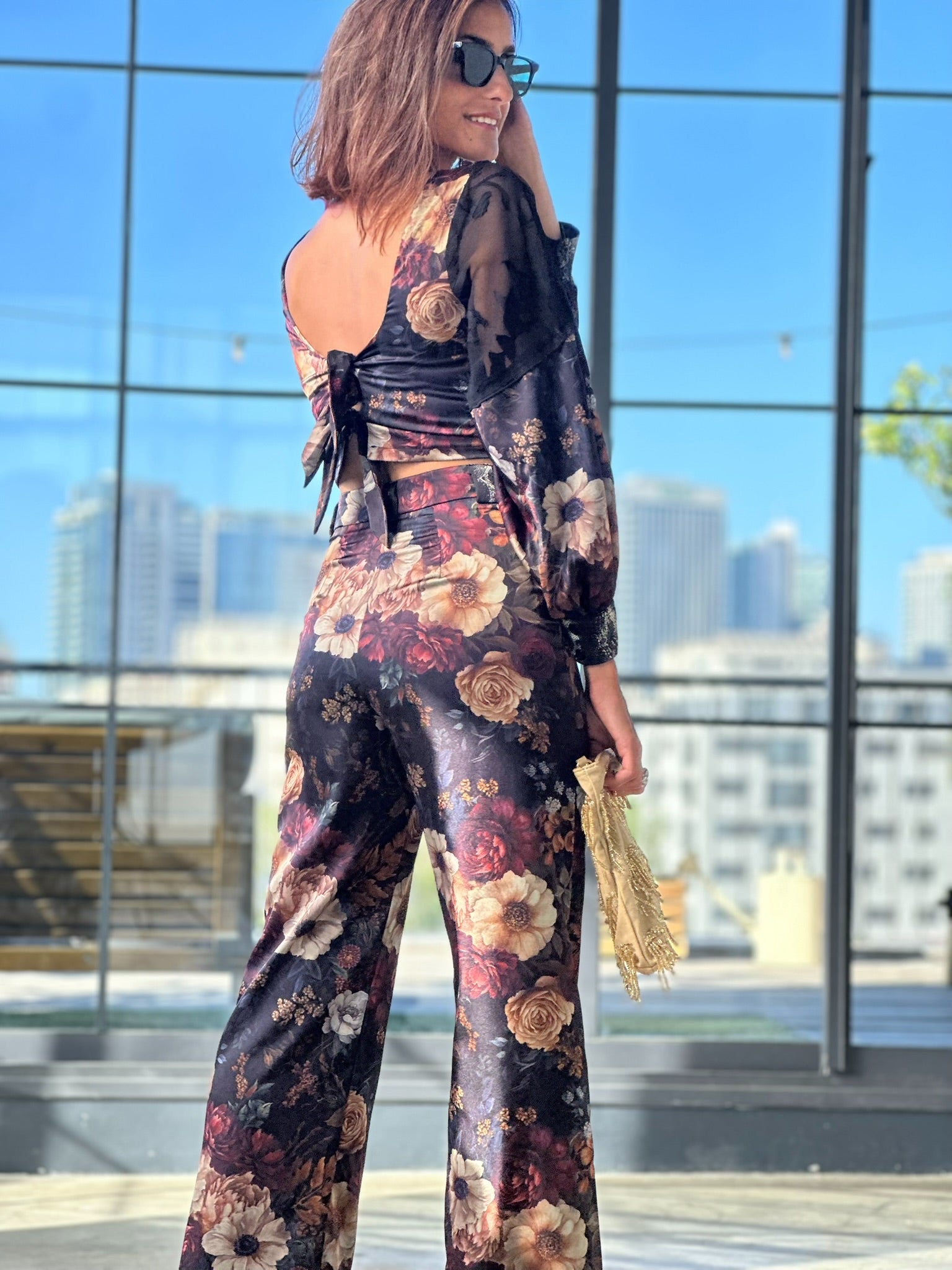 מכנסי ססילה - שחור פרחים ויקטוריאני