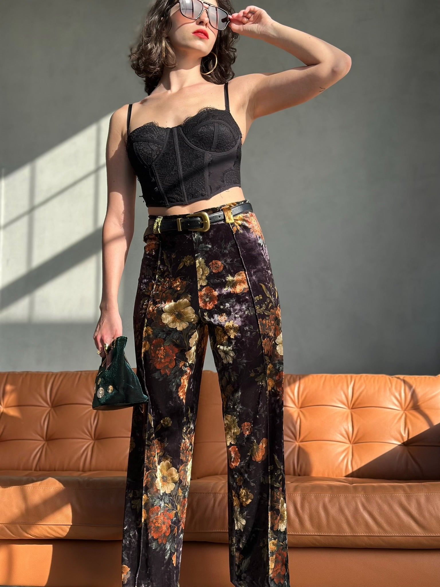 מכנסי ברלין - שחור פרחים ויקטוריאני