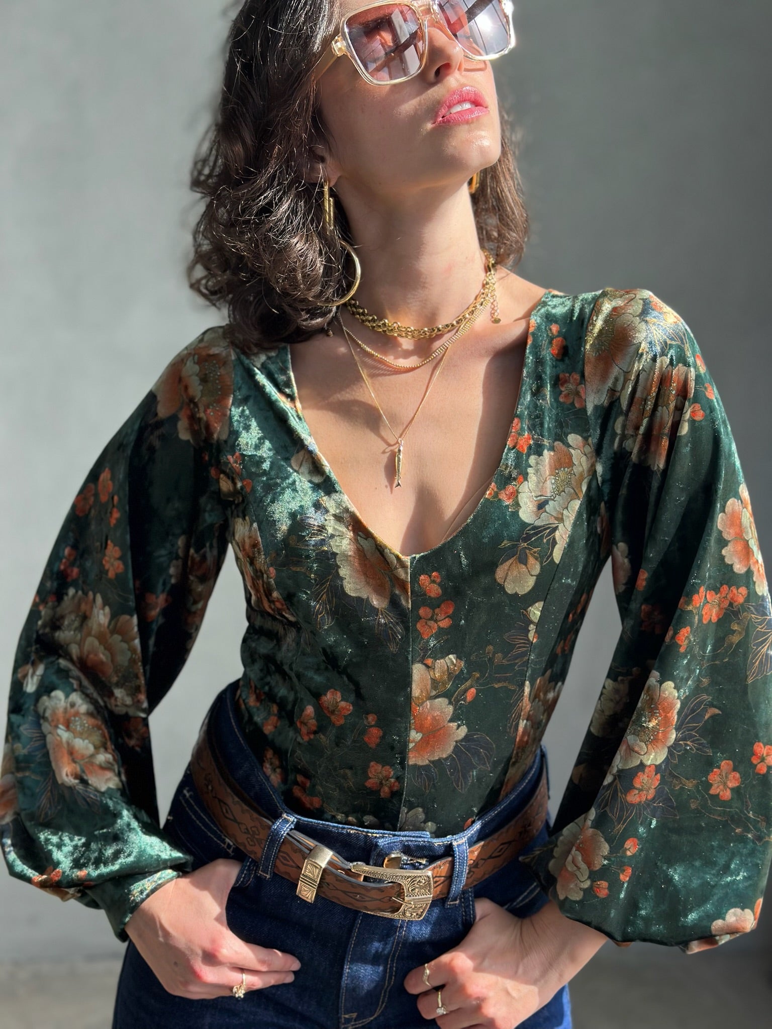 חולצת סופיה קטיפה פרינט ירוק בקבוק פרחוני