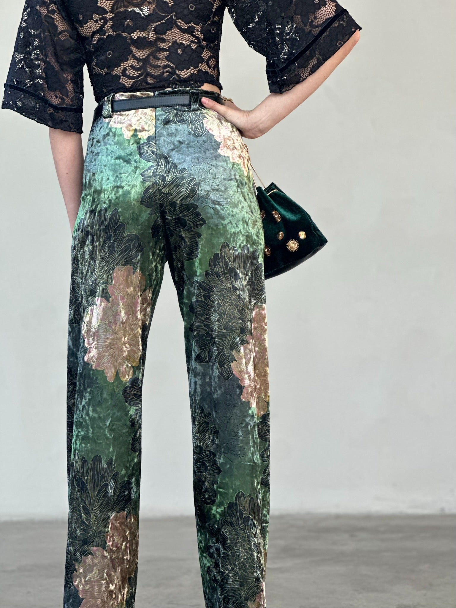 מכנסי ברלין קטיפה שבורה - ירוק פרינט חרציות