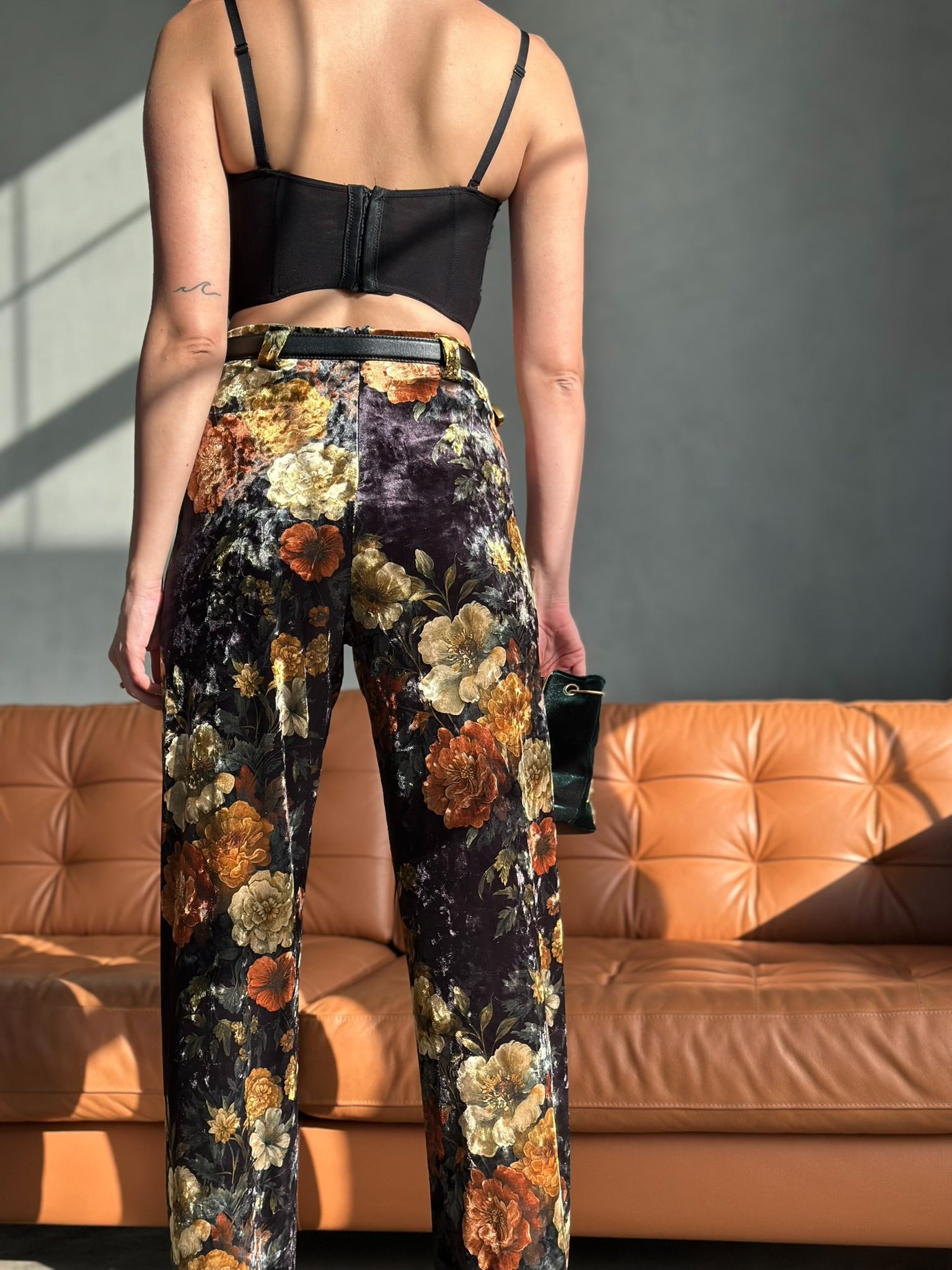 מכנסי ברלין - שחור פרחים ויקטוריאני