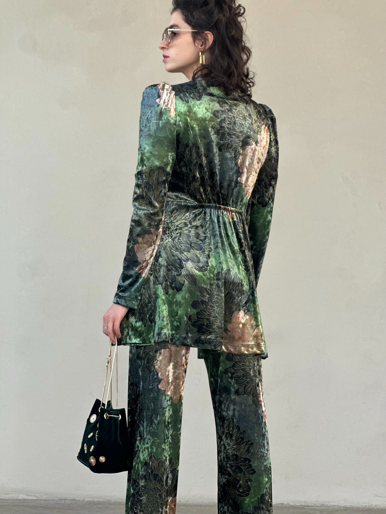 עליונית ברלין קטיפה שבורה - ירוק פרינט חרציות