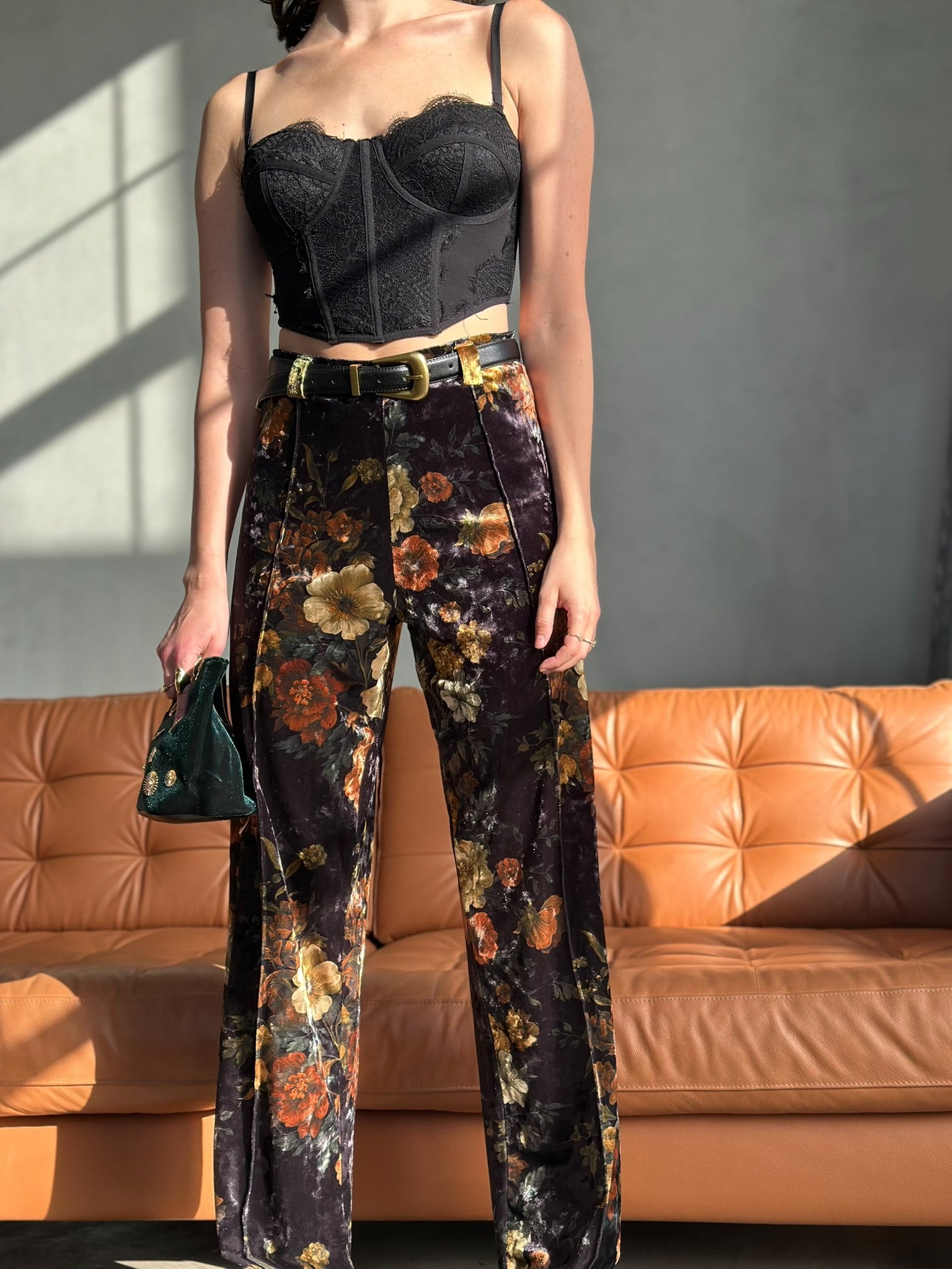 מכנסי ברלין - שחור פרחים ויקטוריאני