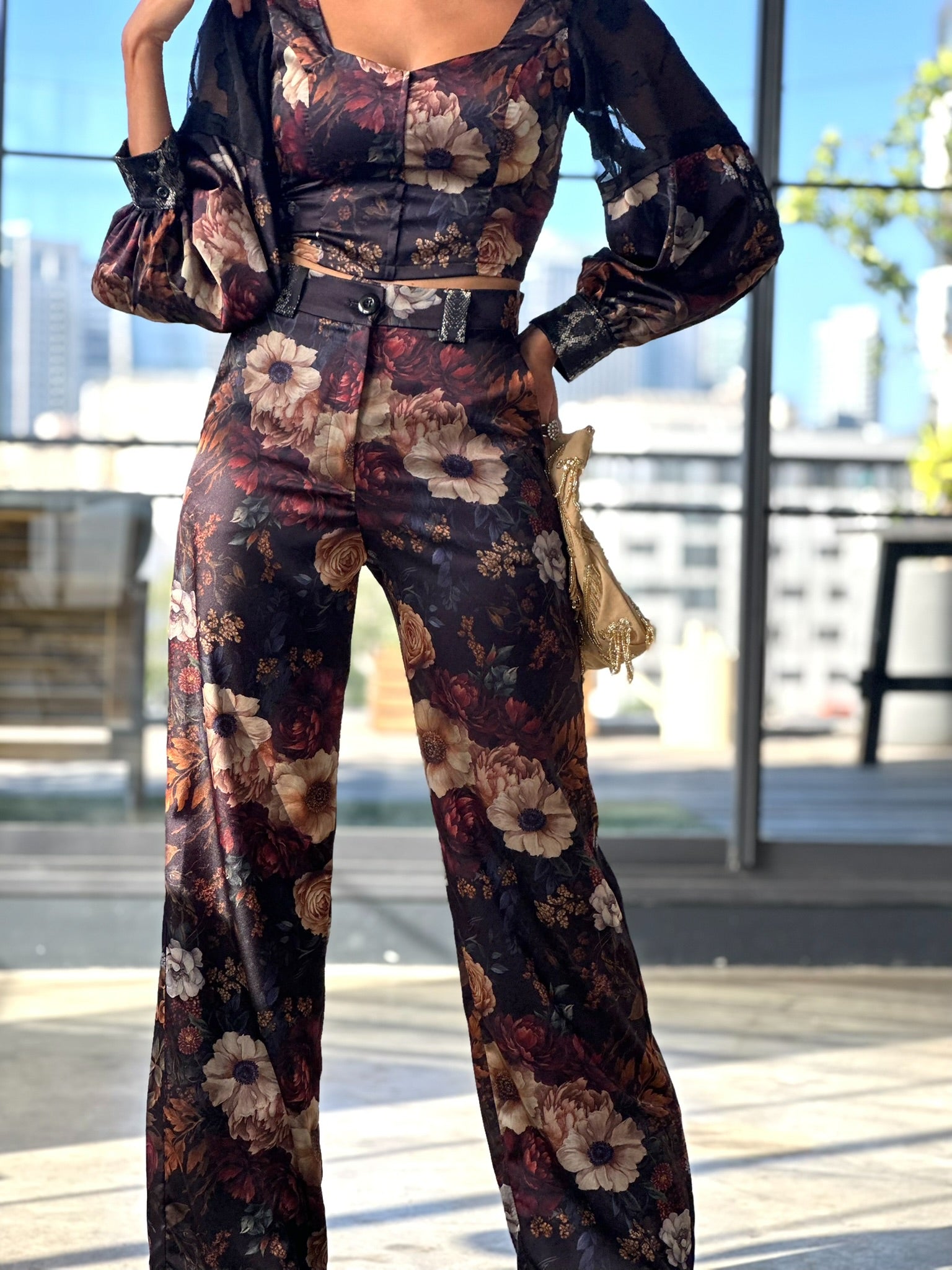 מכנסי ססילה - שחור פרחים ויקטוריאני