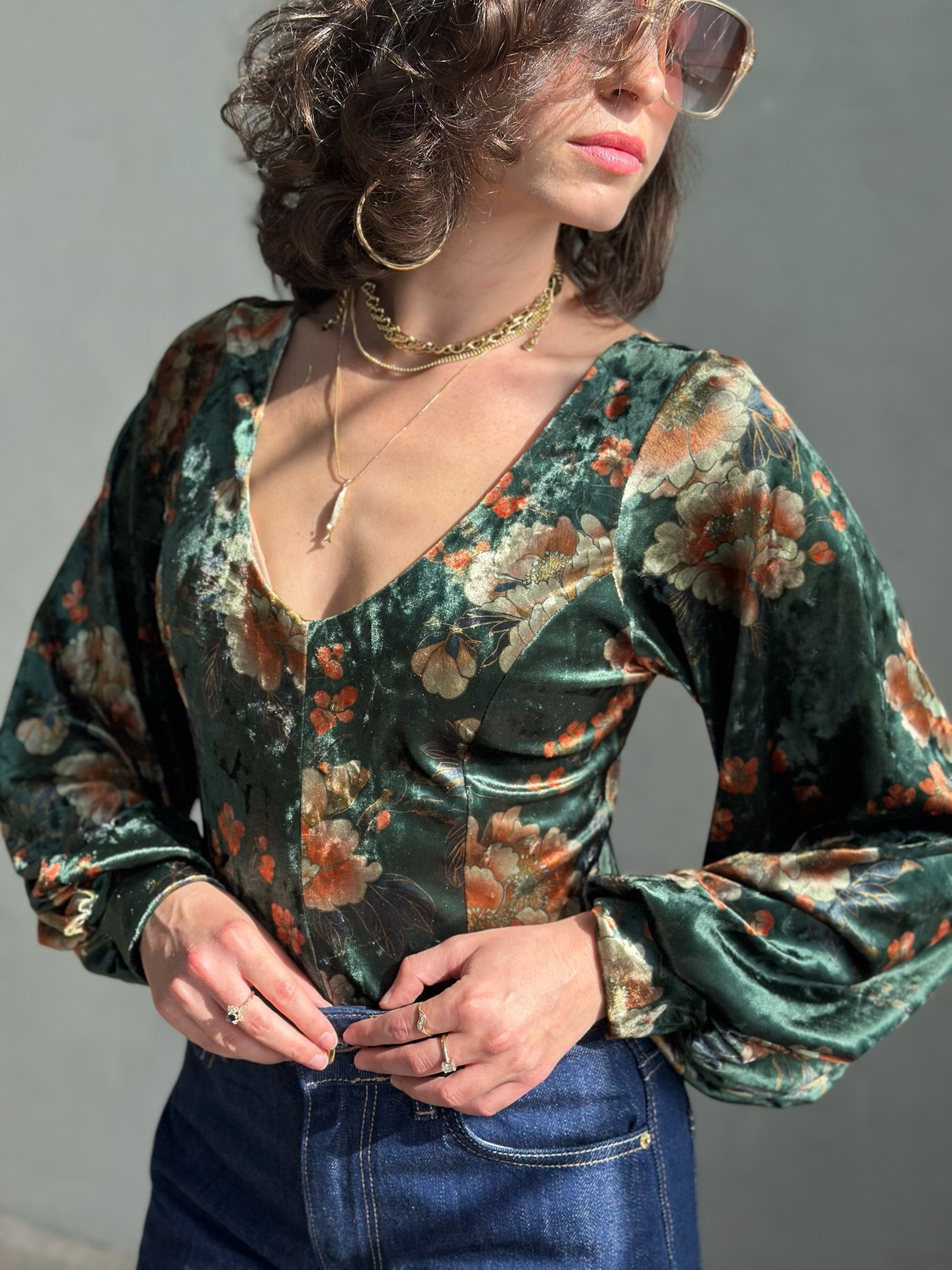 חולצת סופיה קטיפה פרינט ירוק בקבוק פרחוני