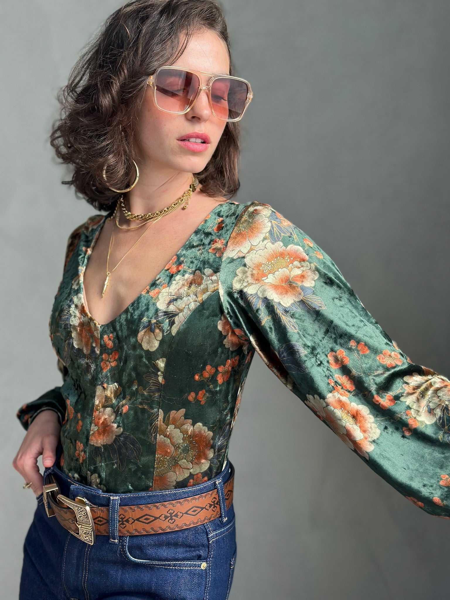 חולצת סופיה קטיפה פרינט ירוק בקבוק פרחוני