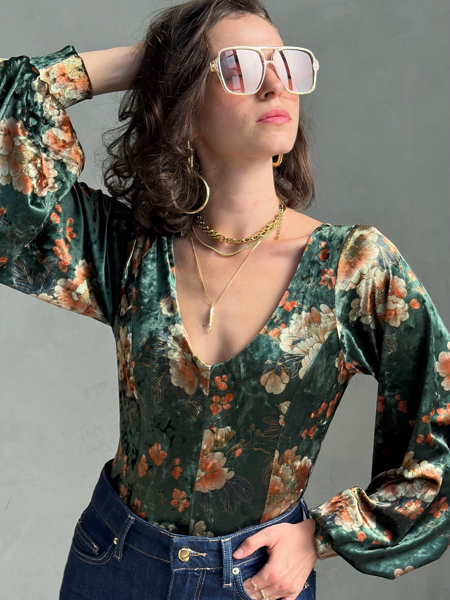 חולצת סופיה קטיפה פרינט ירוק בקבוק פרחוני