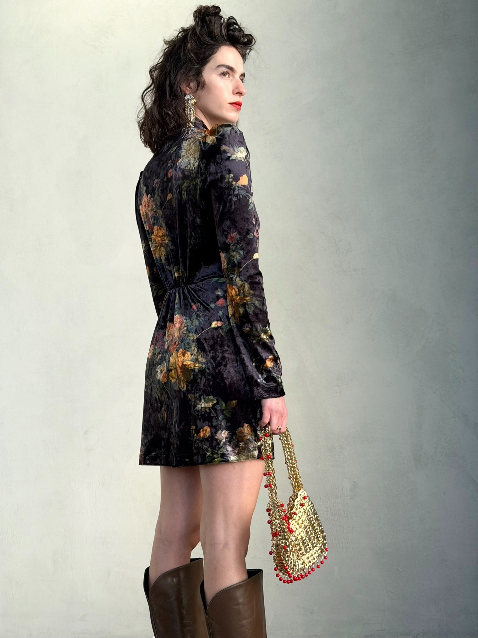 שמלת ברלין - שחור פרחים ויקטוריאני