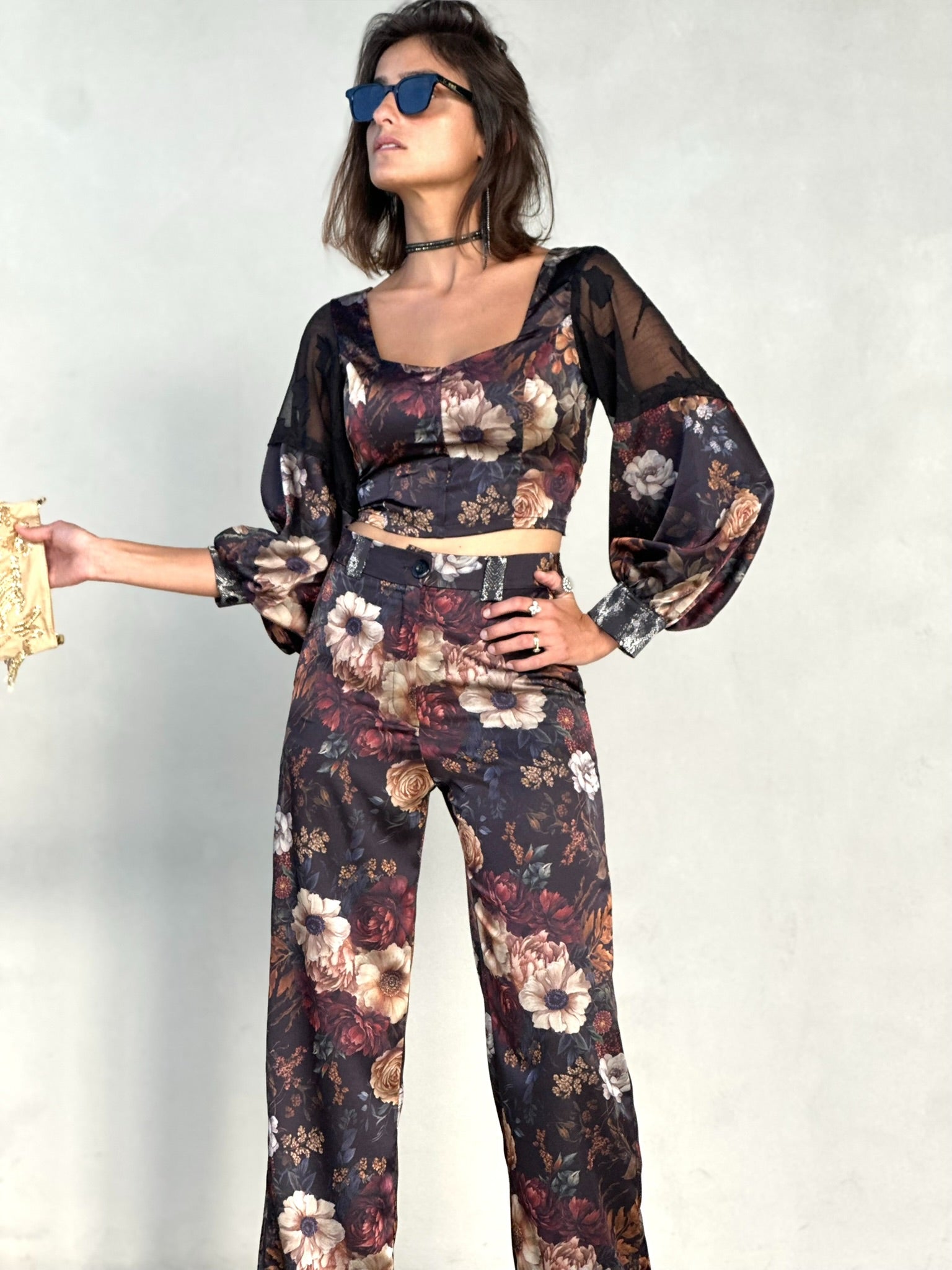 מכנסי ססילה - שחור פרחים ויקטוריאני