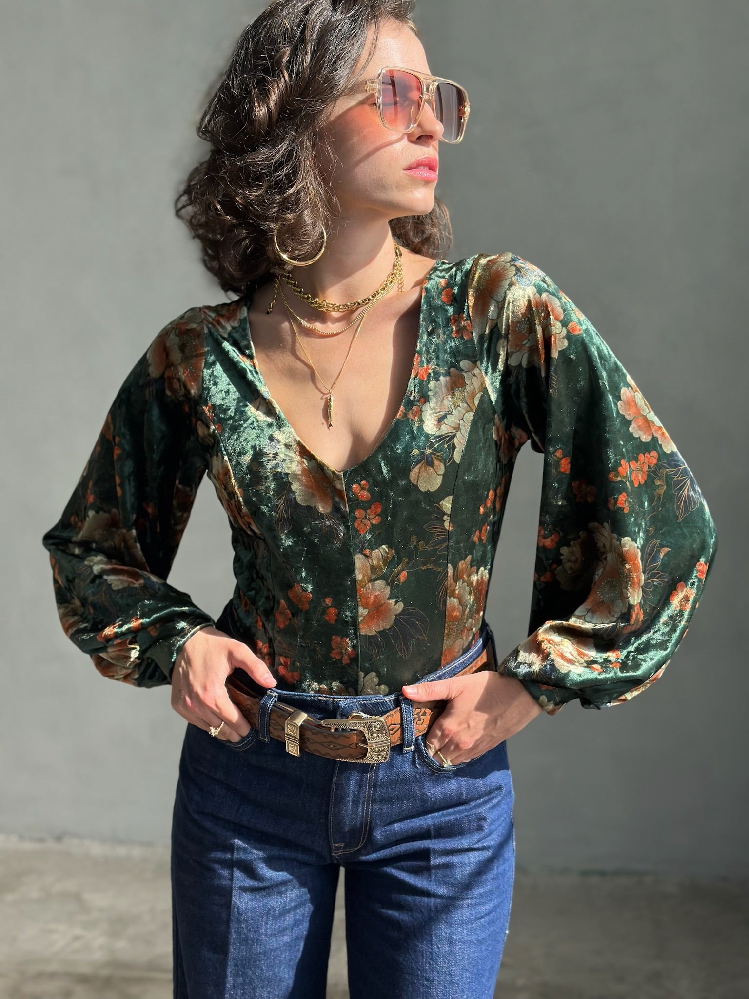 חולצת סופיה קטיפה פרינט ירוק בקבוק פרחוני