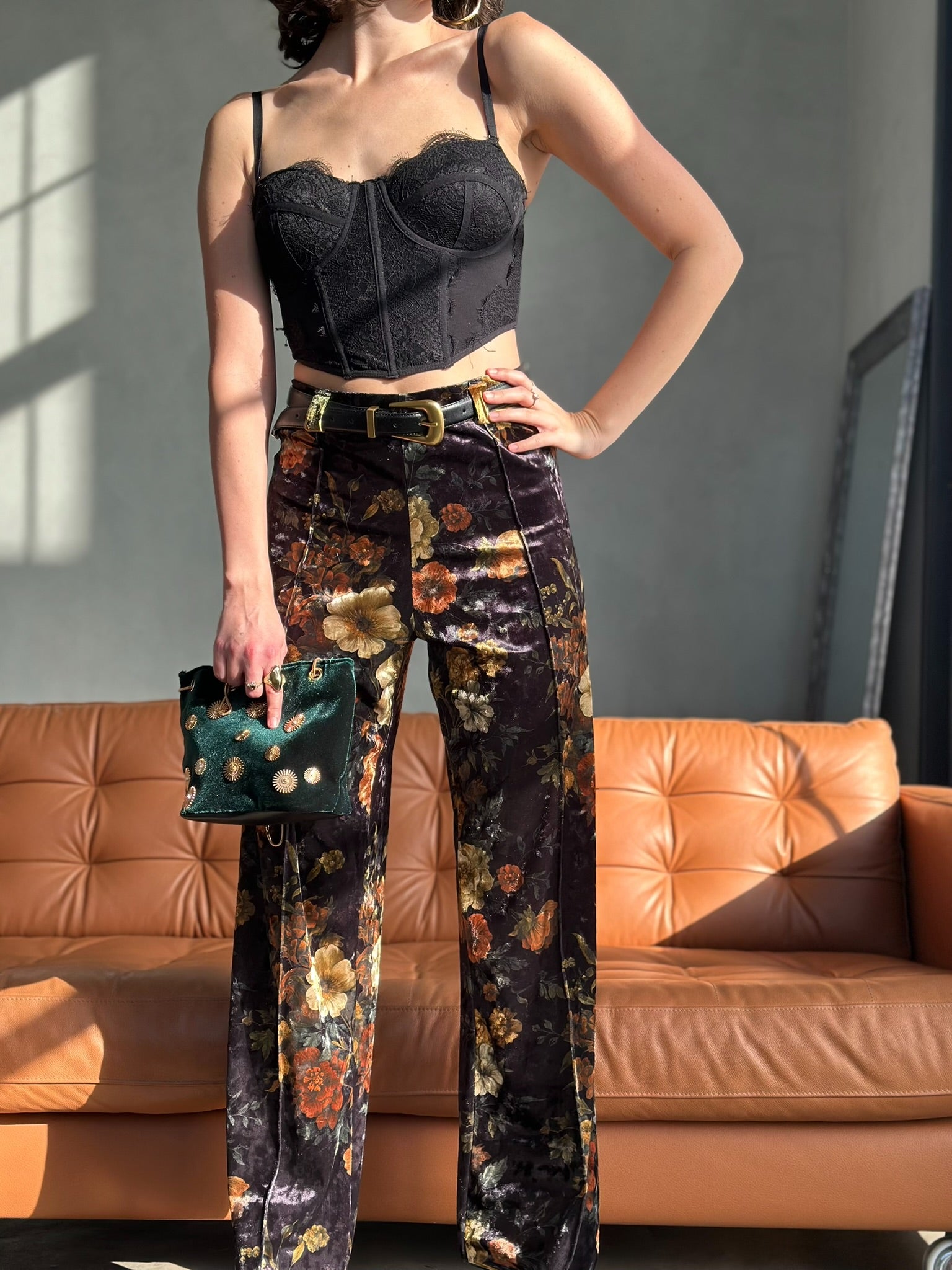 מכנסי ברלין - שחור פרחים ויקטוריאני