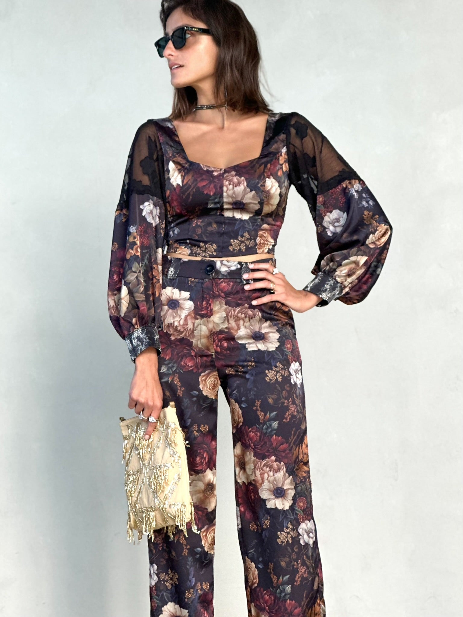 מכנסי ססילה - שחור פרחים ויקטוריאני