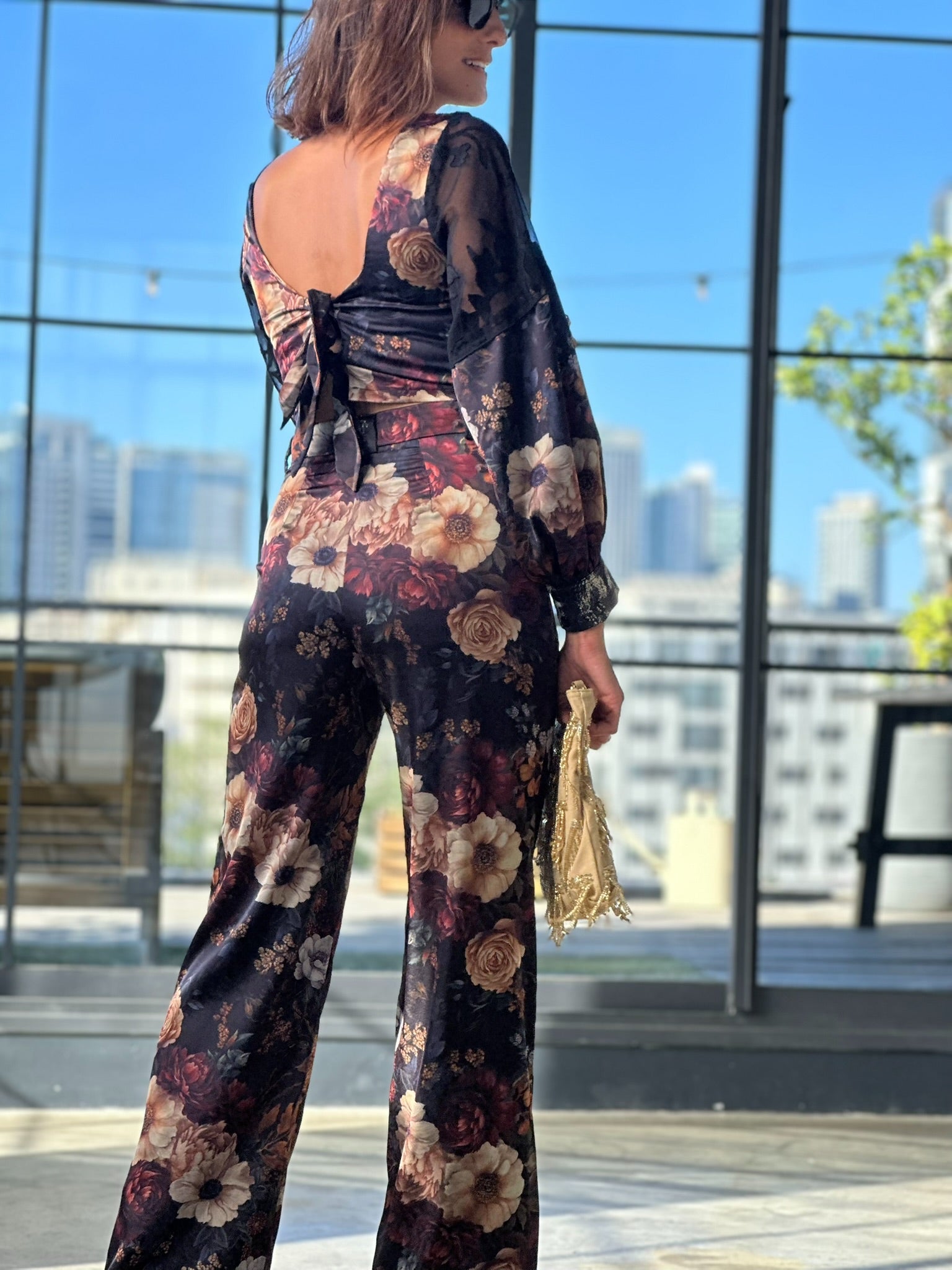 מכנסי ססילה - שחור פרחים ויקטוריאני