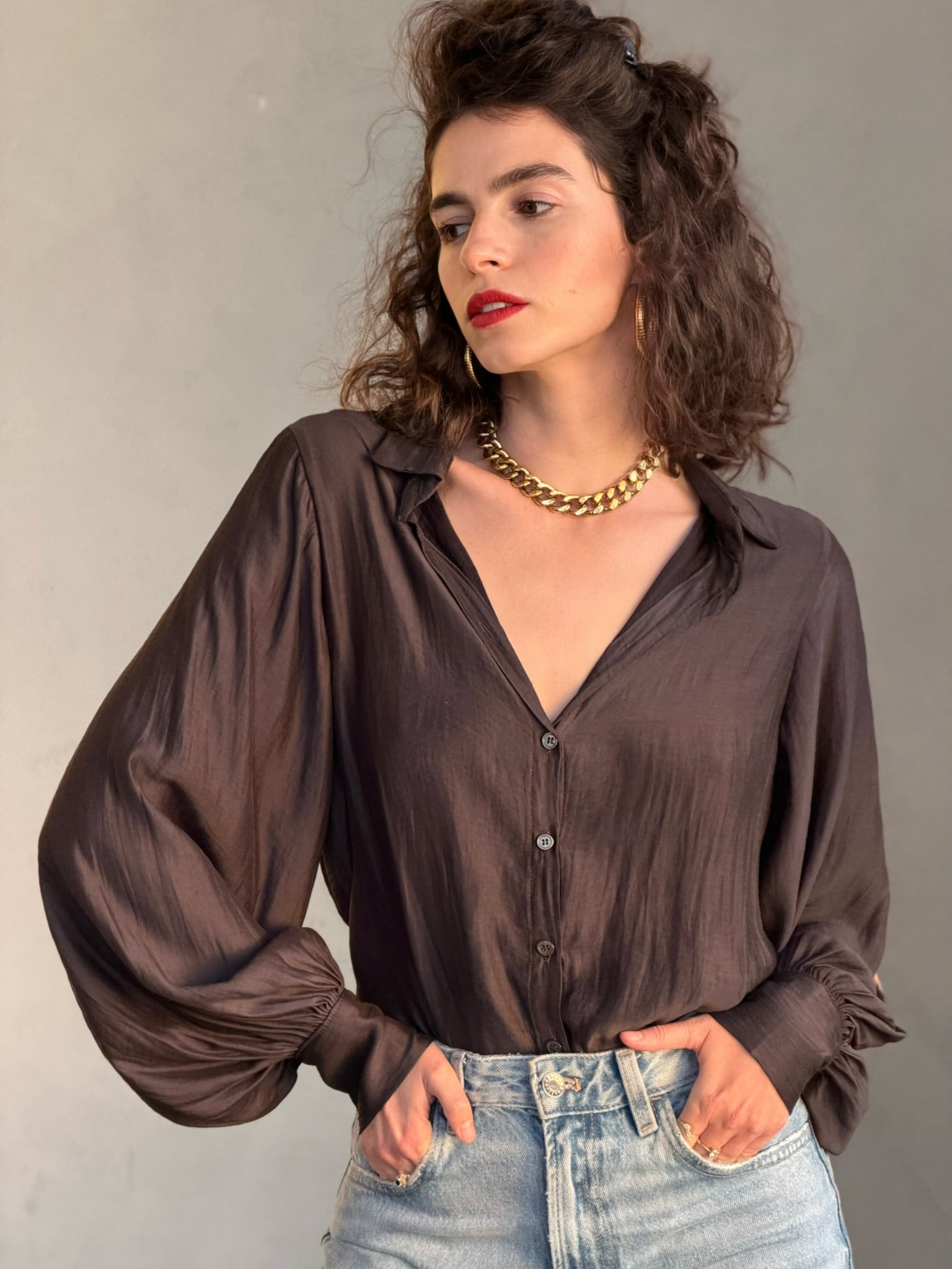 חולצת פריסיליה - שחור דהוי