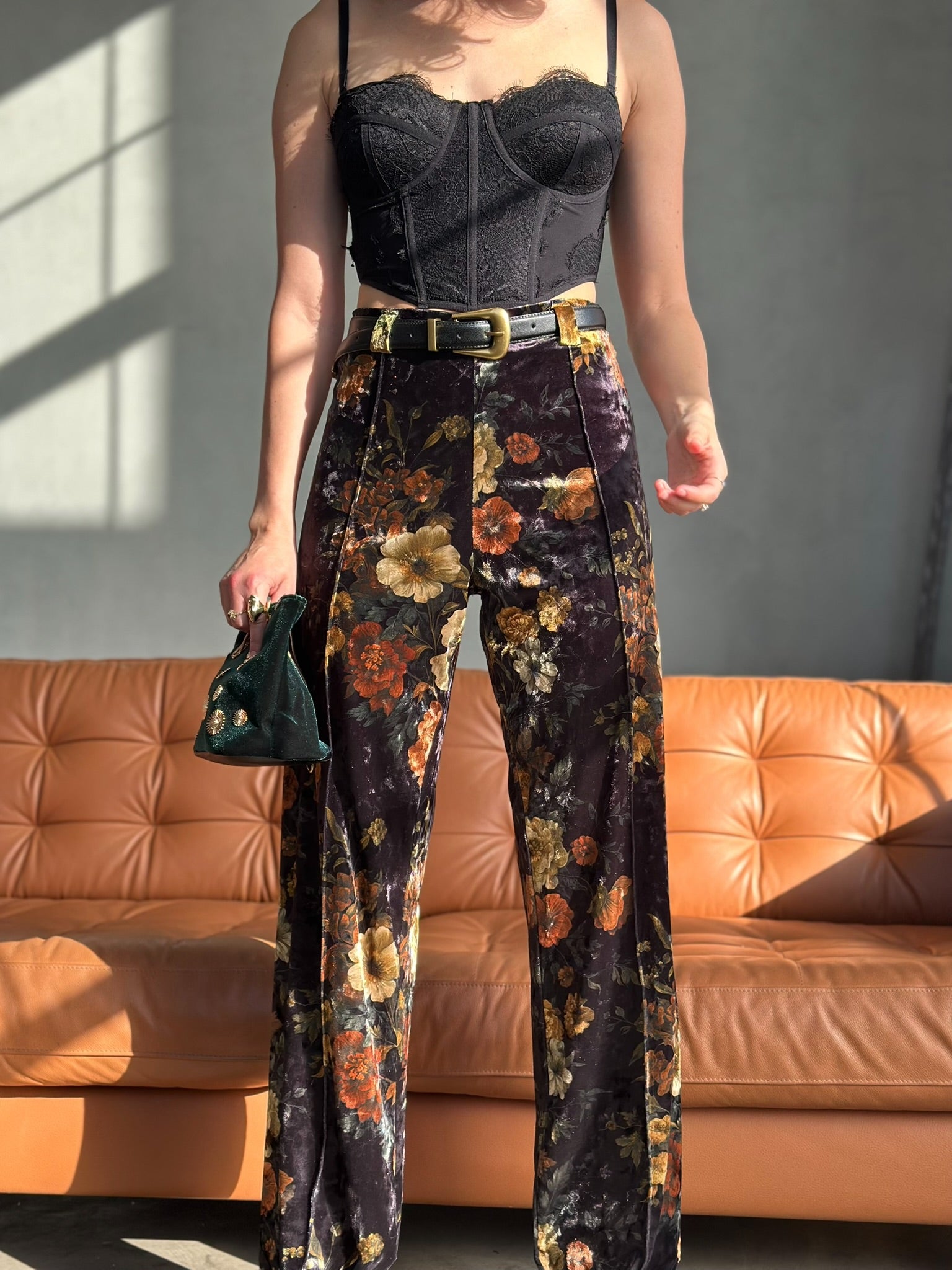 מכנסי ברלין - שחור פרחים ויקטוריאני