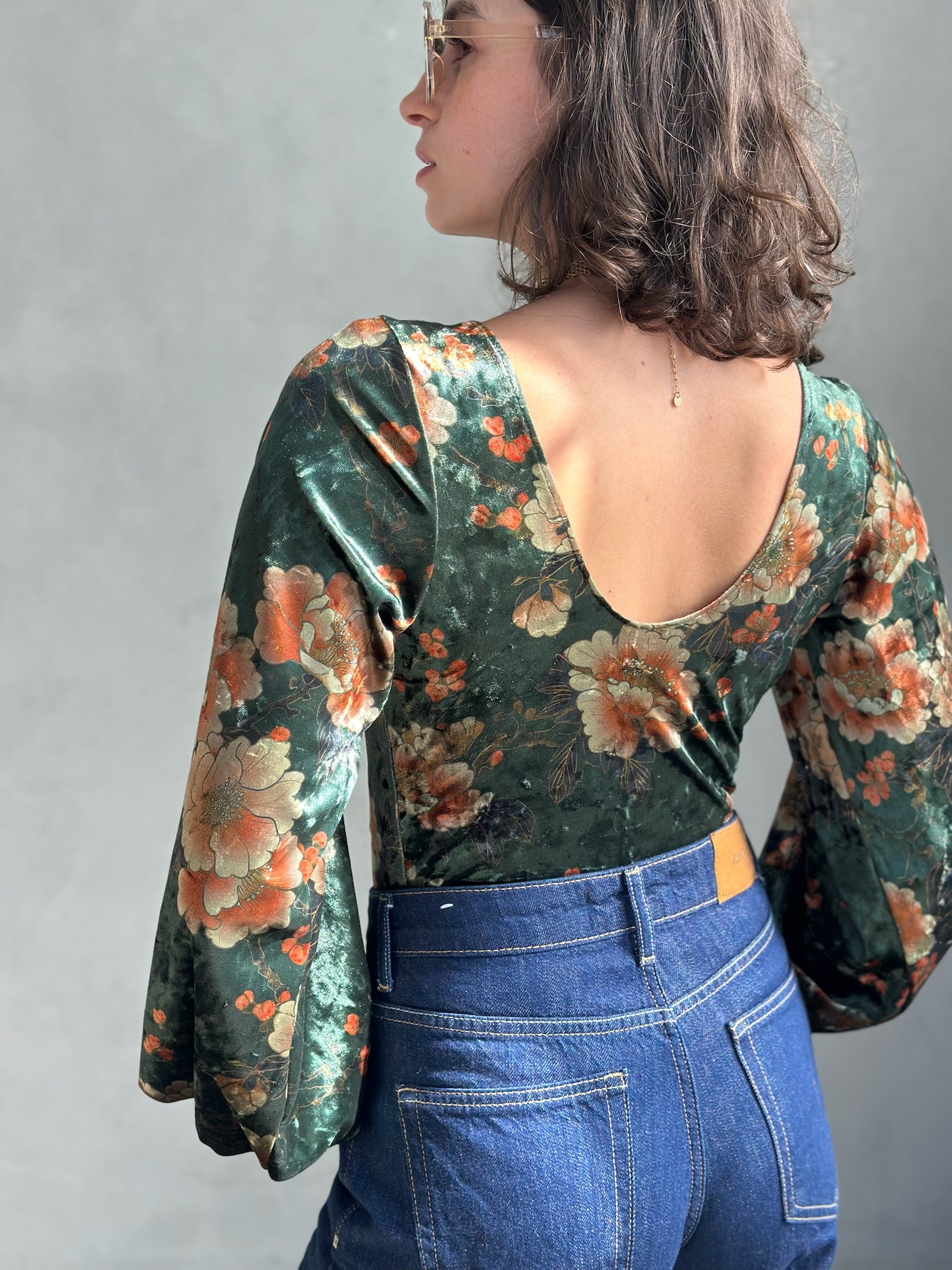 חולצת סופיה קטיפה פרינט ירוק בקבוק פרחוני