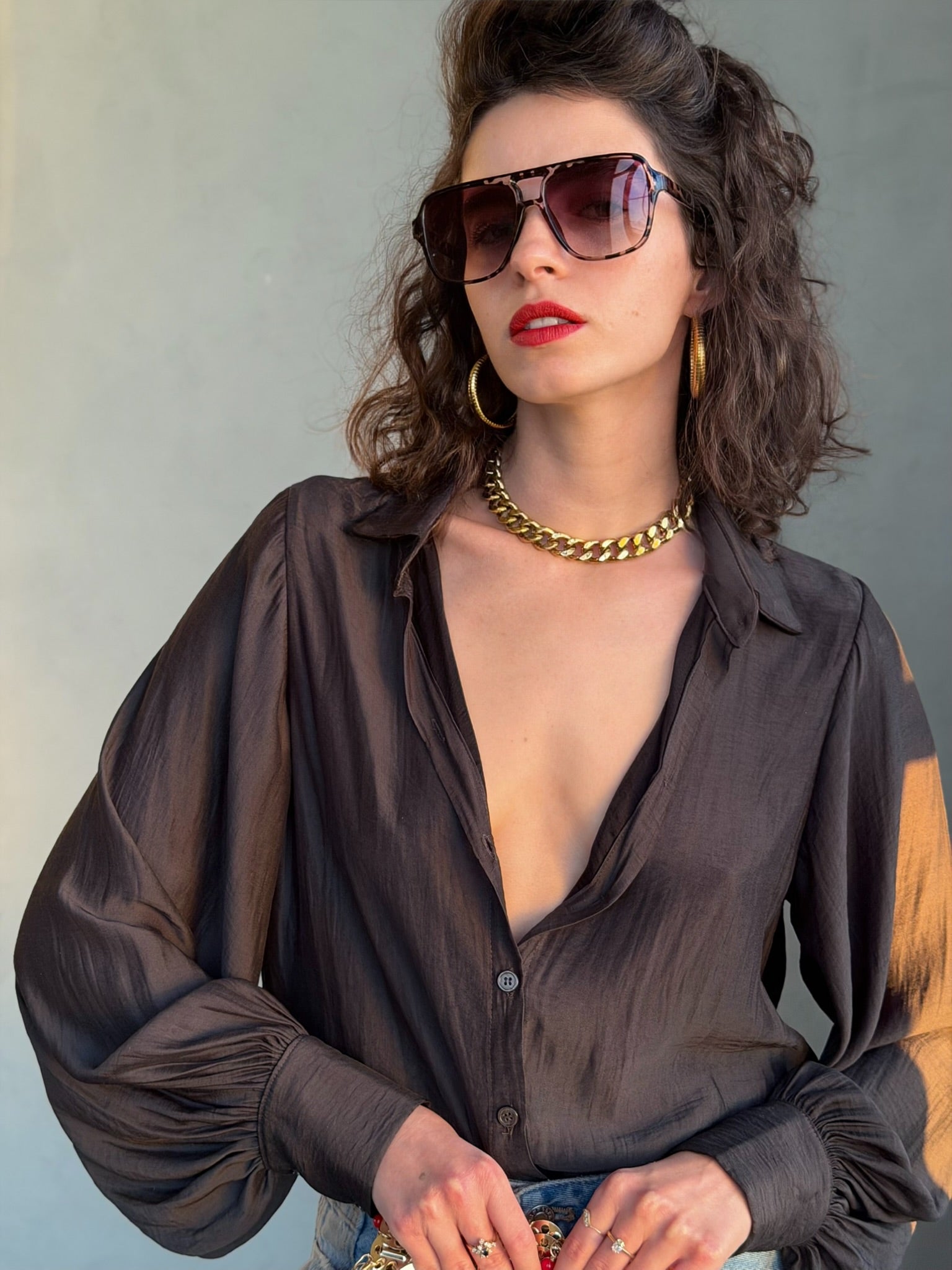 חולצת פריסיליה - שחור דהוי