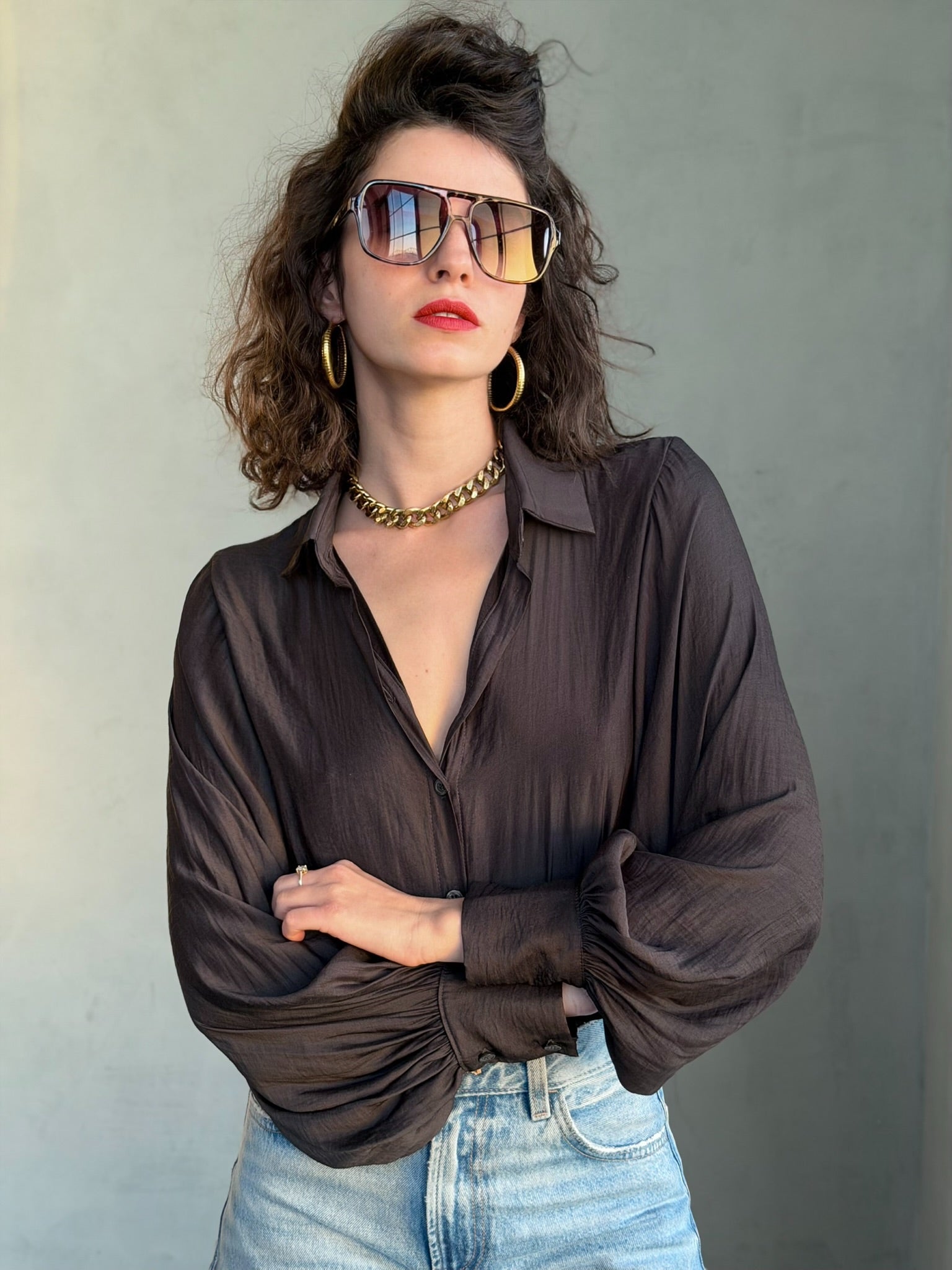 חולצת פריסיליה - שחור דהוי