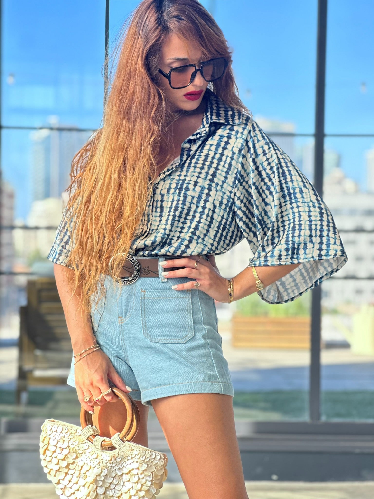 מכופתרת קמילה - בטיק פסים שמנת כחול