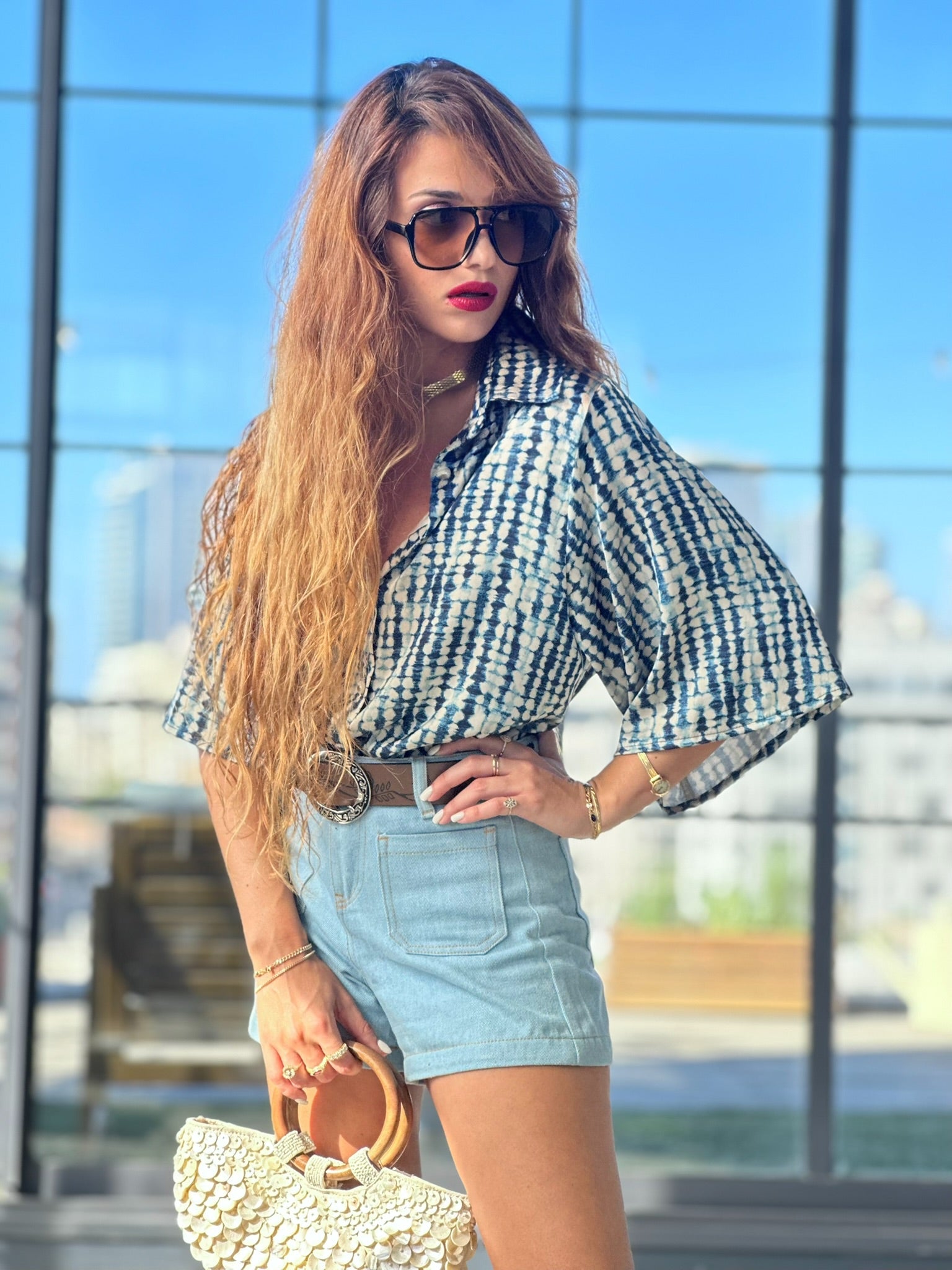 מכופתרת קמילה - בטיק פסים שמנת כחול