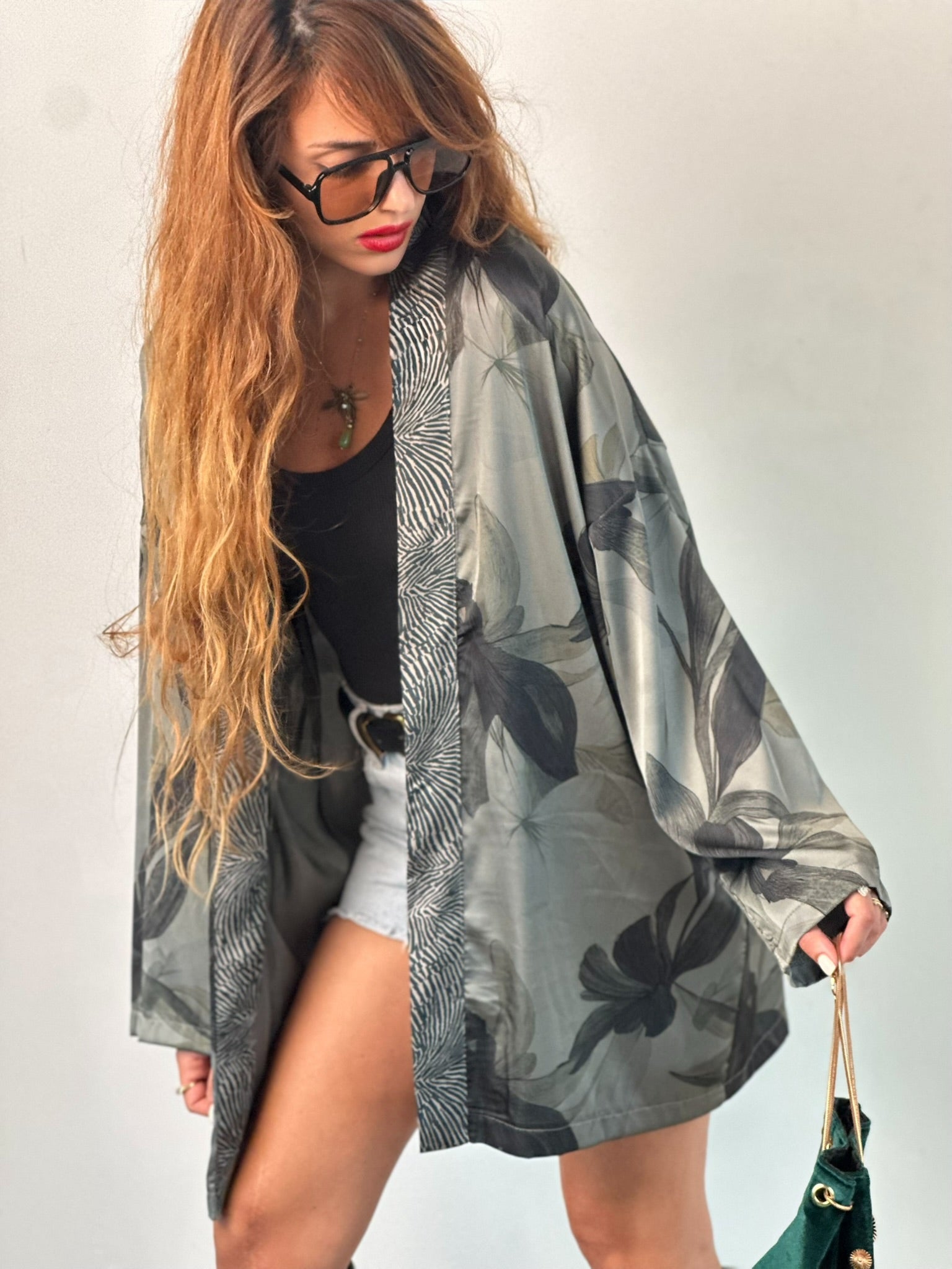 קימונו סאקורה - ירוק זית פרחים שחורים גדולים