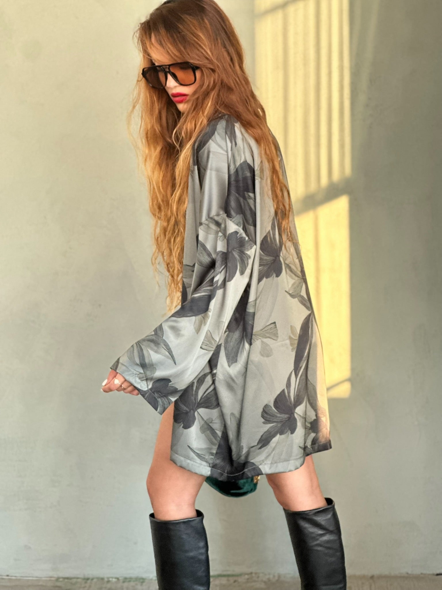קימונו סאקורה - ירוק זית פרחים שחורים גדולים