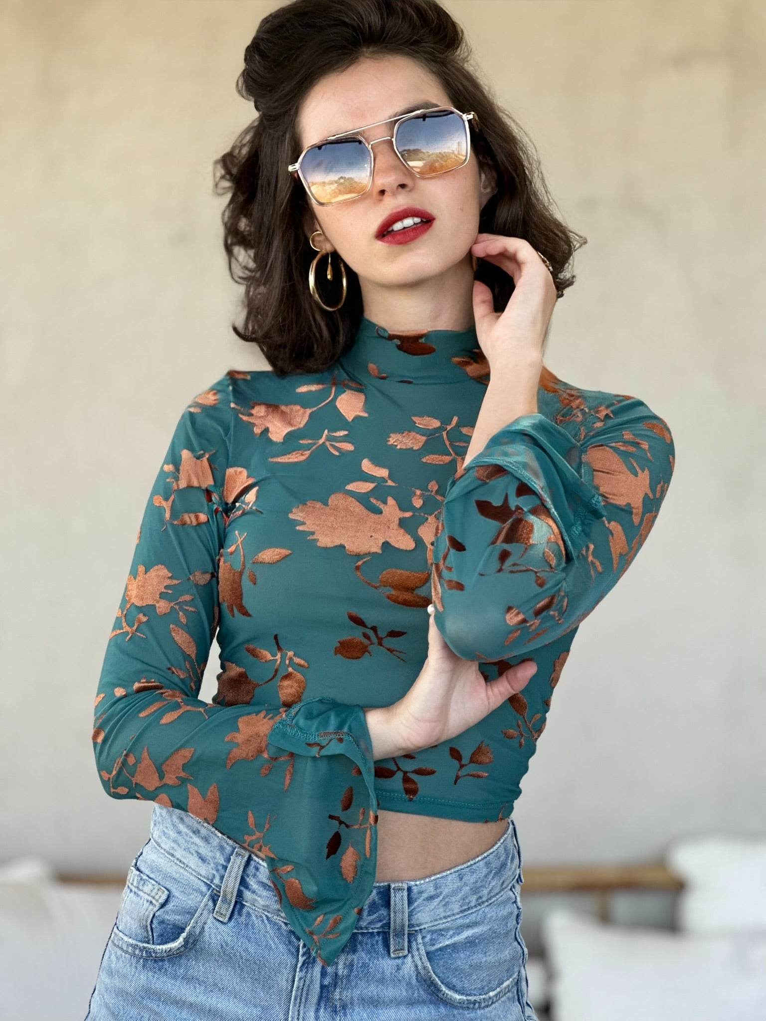 ניקה טורקיז וקטיפה חומה